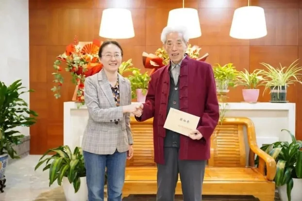 原文配图